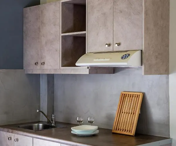 Makis By La Skala Vista