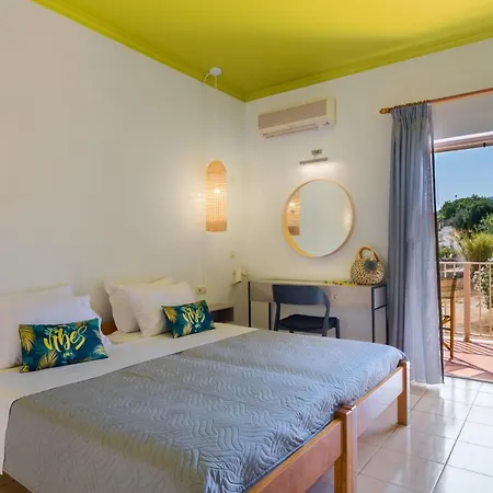 Makis By La Skala Vista *