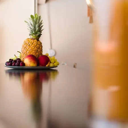 Makis By La Skala Vista