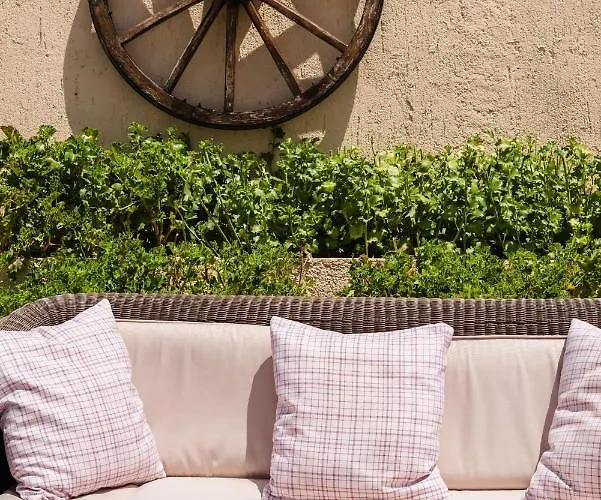 Makis By La Skala Vista *