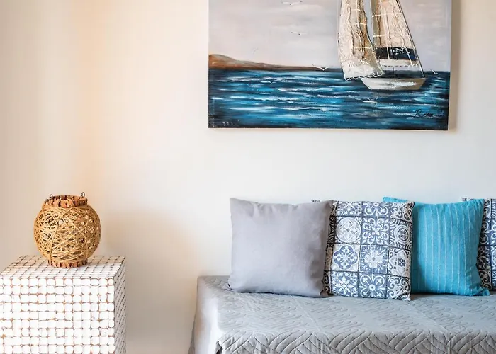 Makis By La Skala Vista *